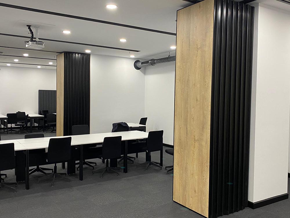 Panelite manual movable partition wall example